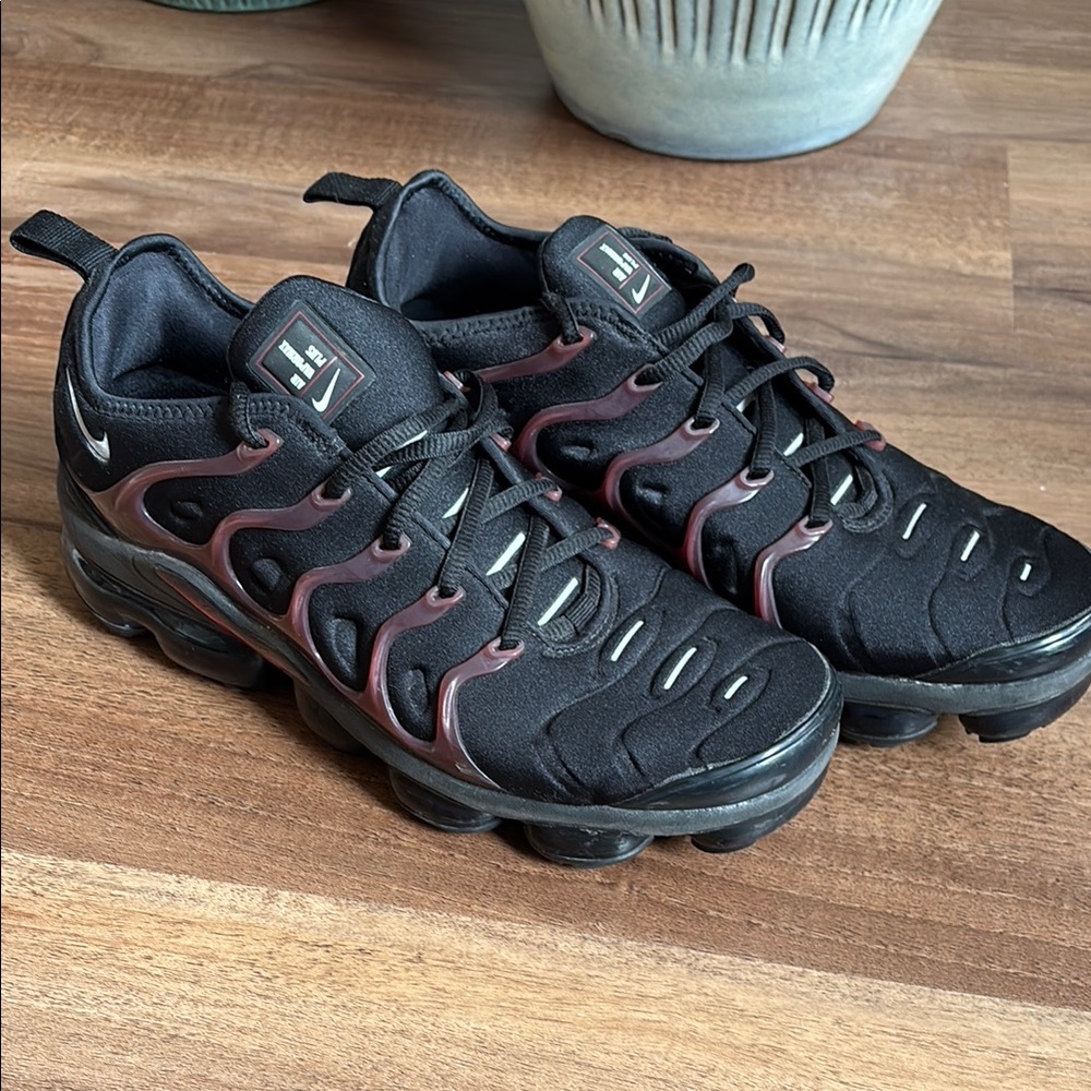 Nike Air VaporMax Plus ‘Black Noble Red